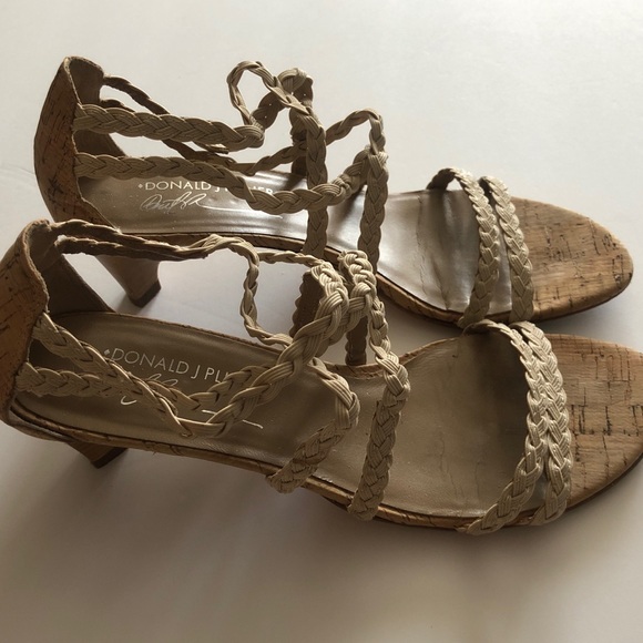 DONALD J PLINER RUNA SANDALS. - Picture 9 of 10